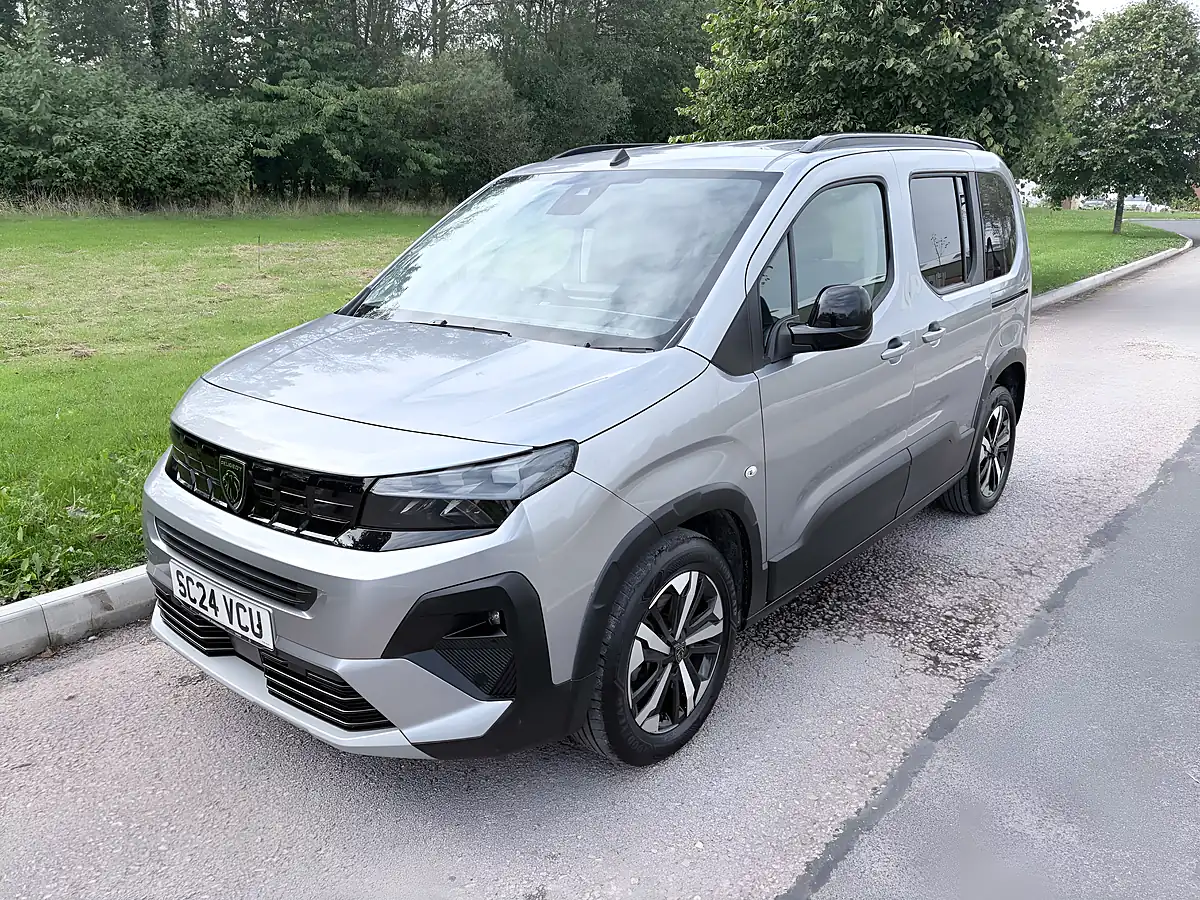 Used 2024 Peugeot Rifter Horizon GT Grey - Interior and Exterior details 3