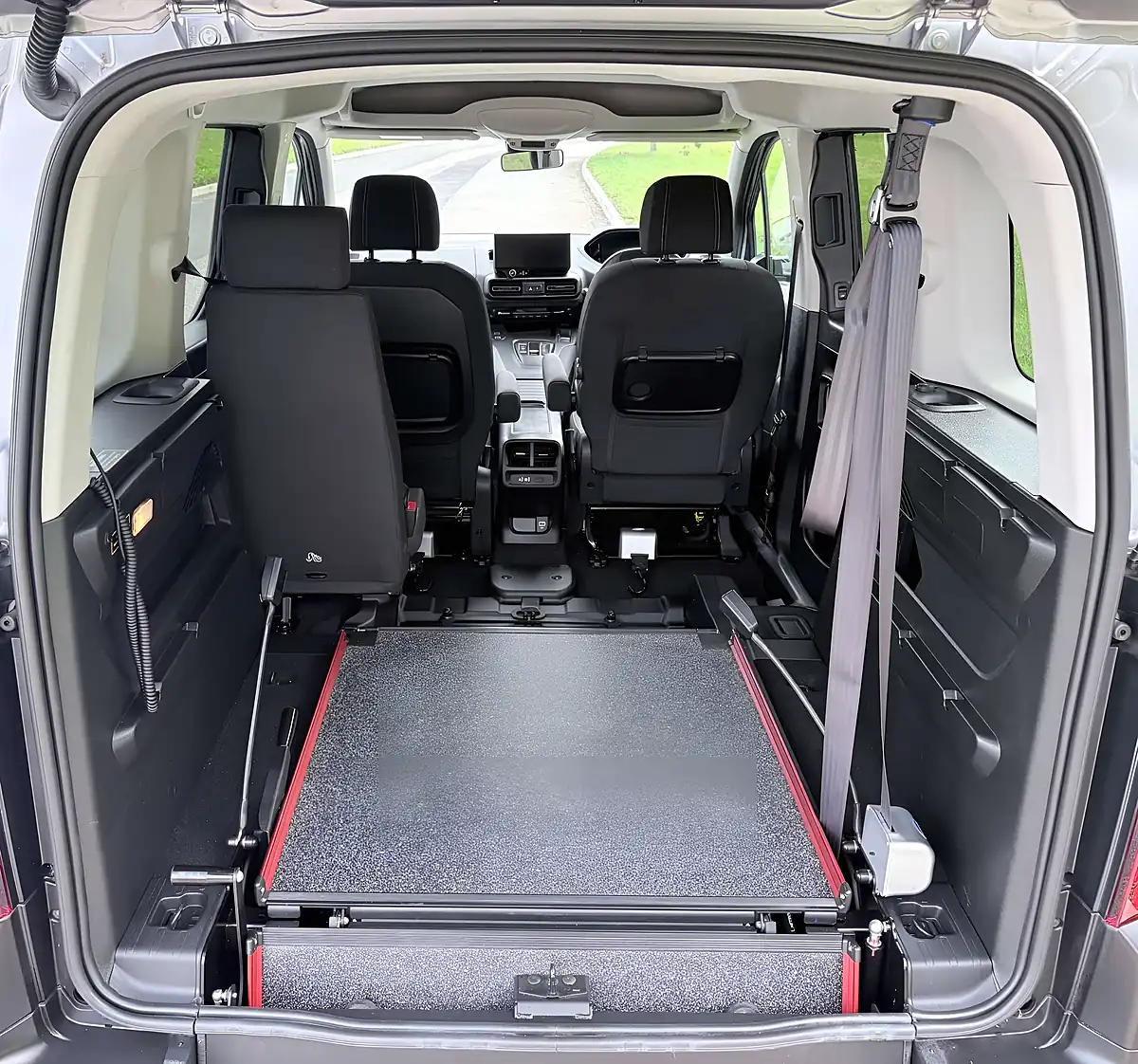 Used 2024 Peugeot Rifter Horizon GT Grey - Interior and Exterior details 5