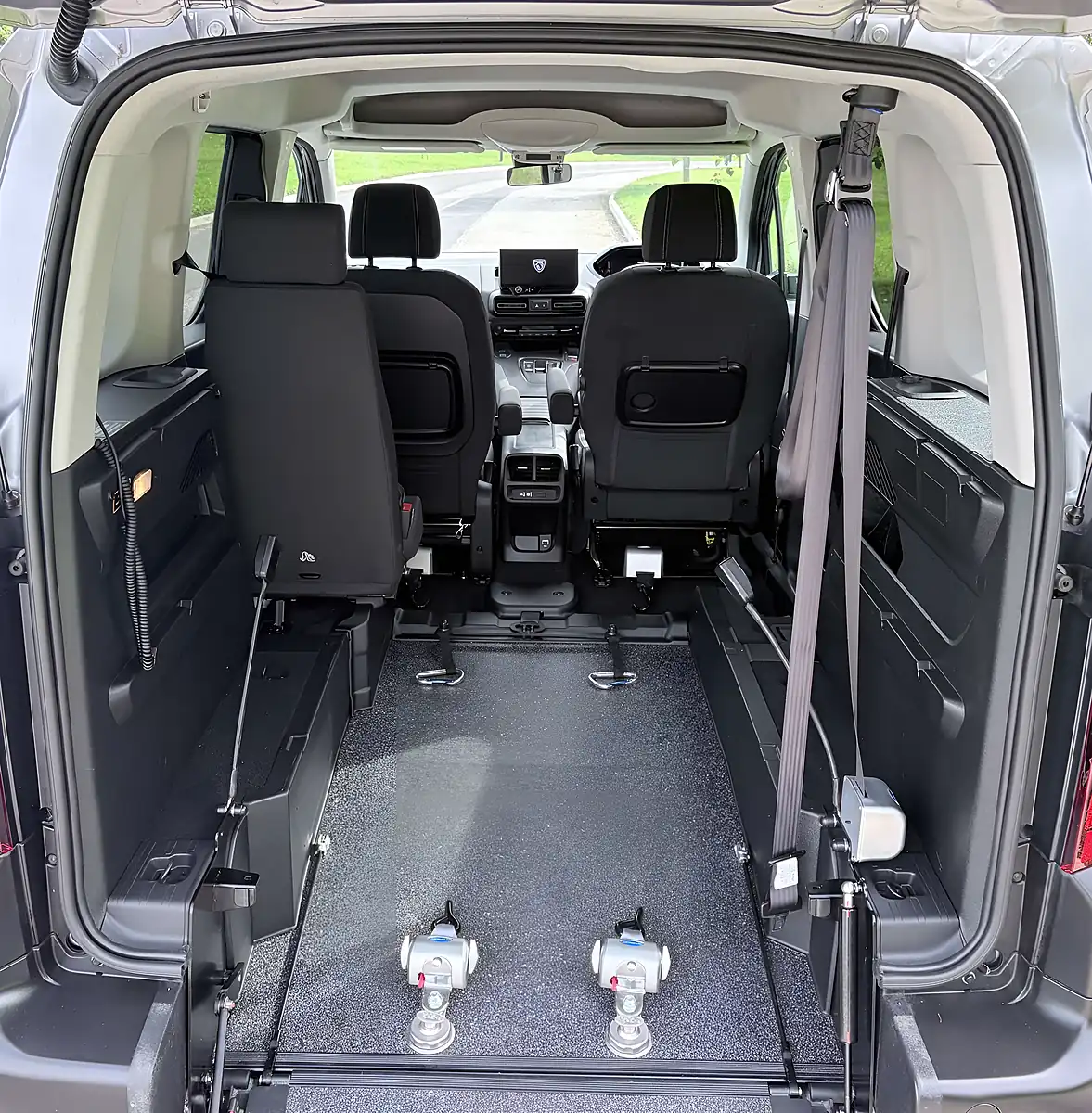 Used 2024 Peugeot Rifter Horizon GT Grey - Interior and Exterior details 6