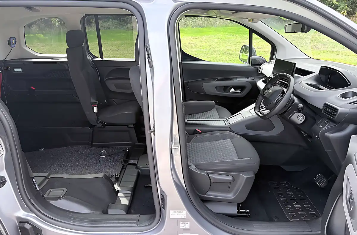 Used 2024 Peugeot Rifter Horizon GT Grey - Interior and Exterior details 7