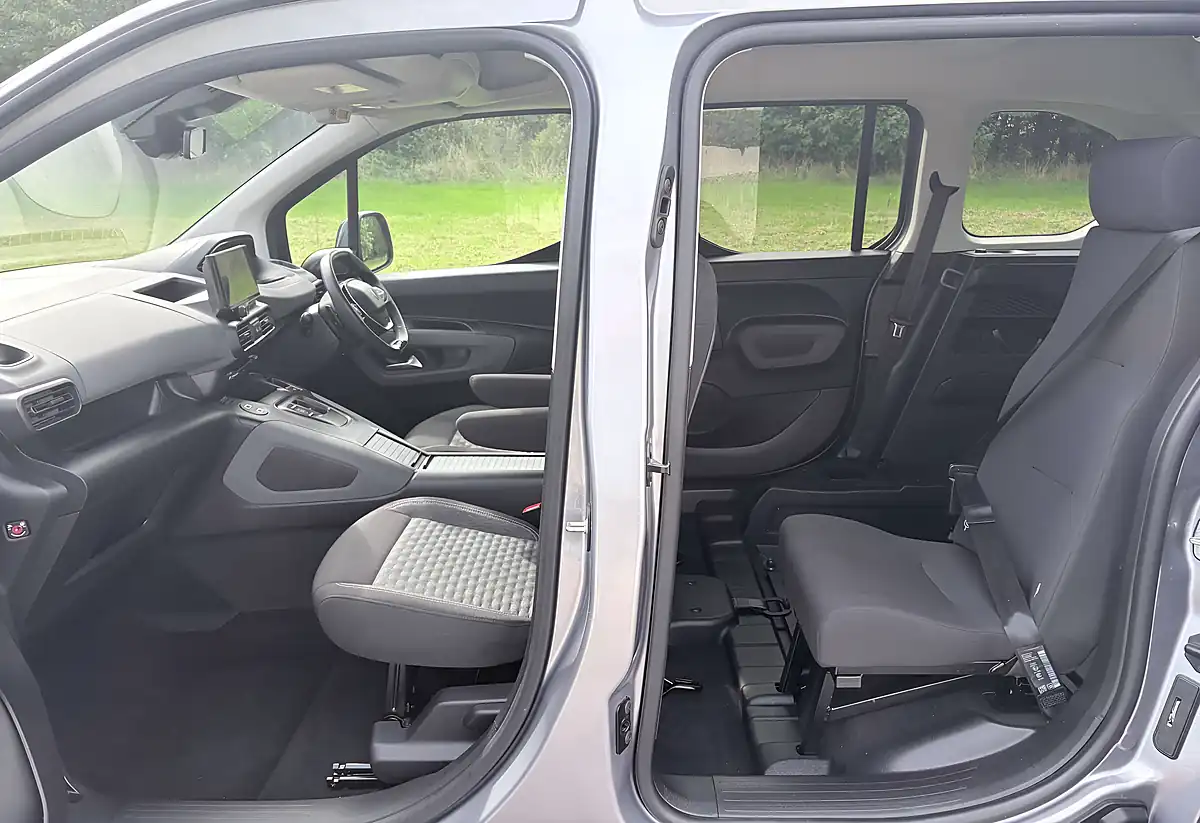 Used 2024 Peugeot Rifter Horizon GT Grey - Interior and Exterior details 8