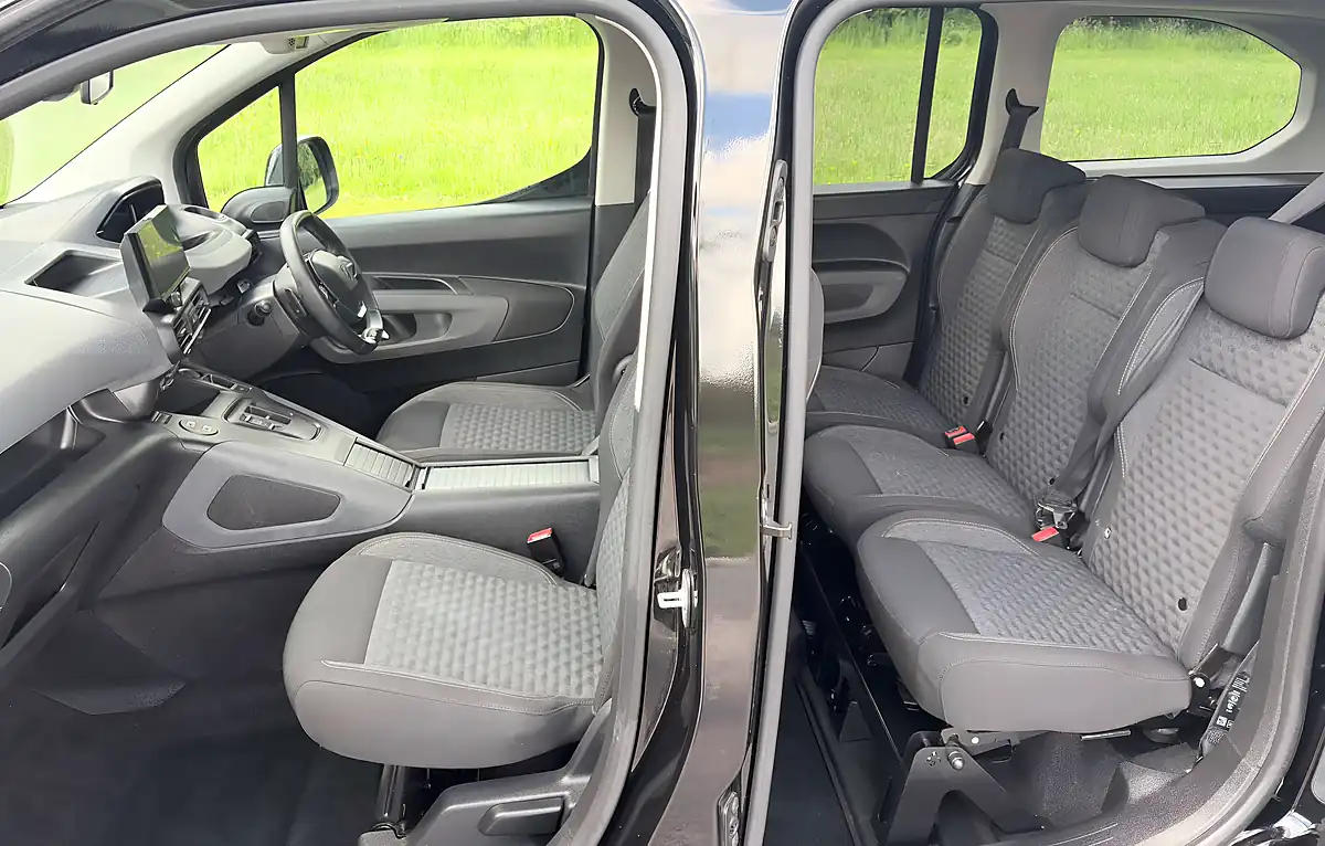 Used 2024 Peugeot Rifter Horizon GT Xl Black - Interior and Exterior details 11