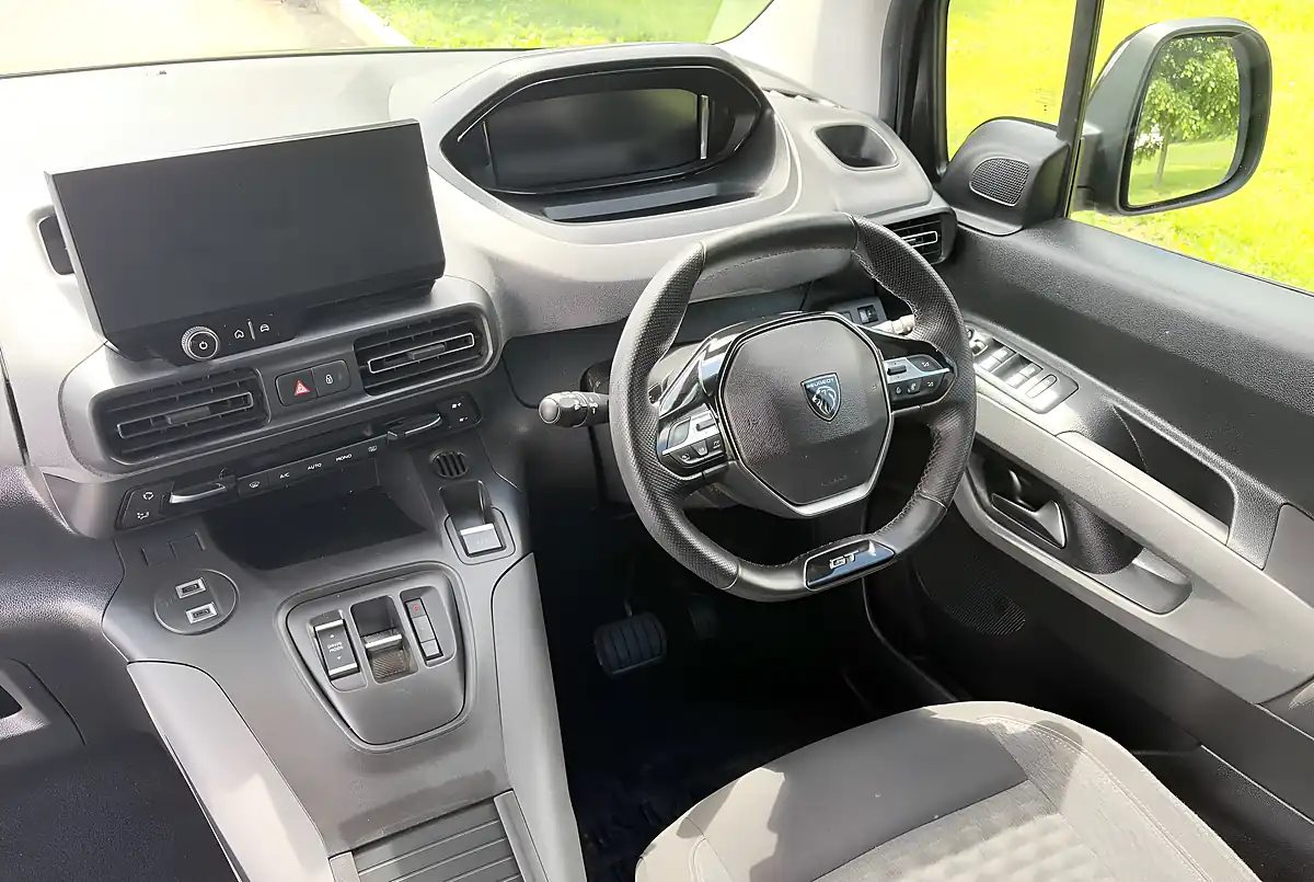 Used 2024 Peugeot Rifter Horizon GT Xl Black - Interior and Exterior details 12