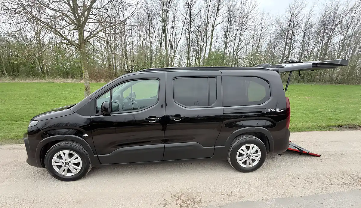Used 2024 Peugeot Rifter Horizon Xl Rs+ Black - Front View