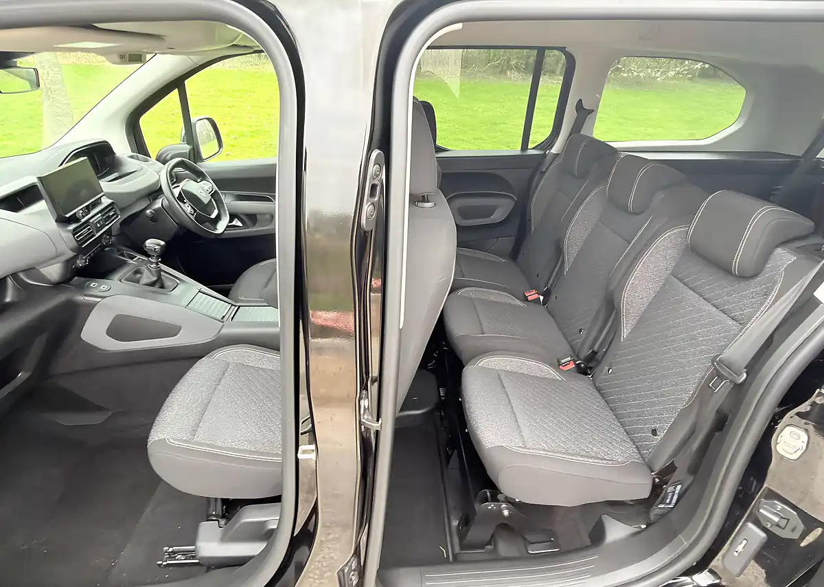 Used 2024 Peugeot Rifter Horizon Xl Rs+ Black - Interior and Exterior details 10
