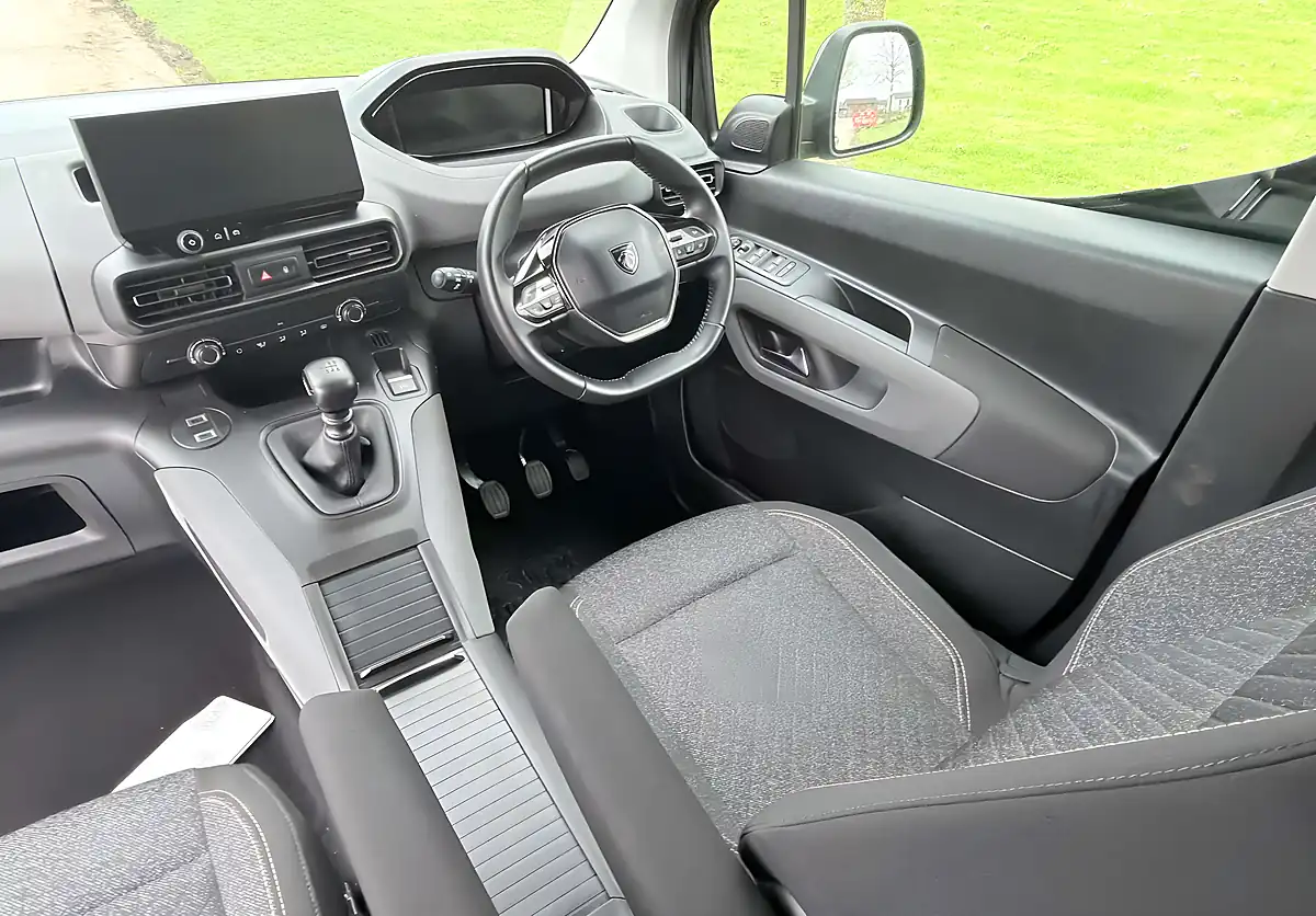 Used 2024 Peugeot Rifter Horizon Xl Rs+ Black - Interior and Exterior details 11