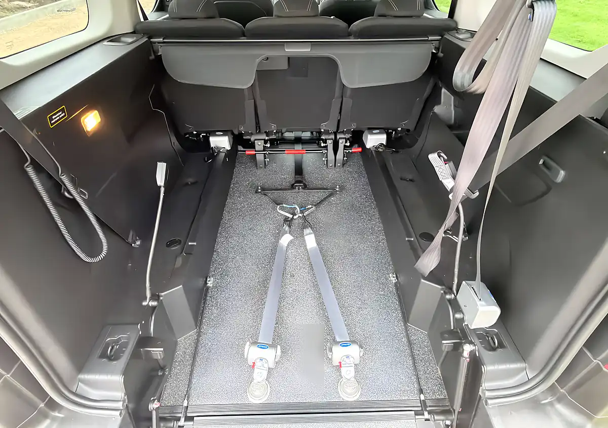 Used 2024 Peugeot Rifter Horizon Xl Rs+ Black - Interior and Exterior details 7