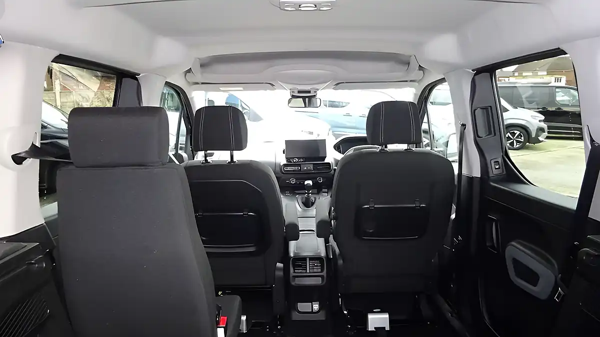 Used 2024 Peugeot Rifter Wheelchair Access Black - Interior and Exterior details 18