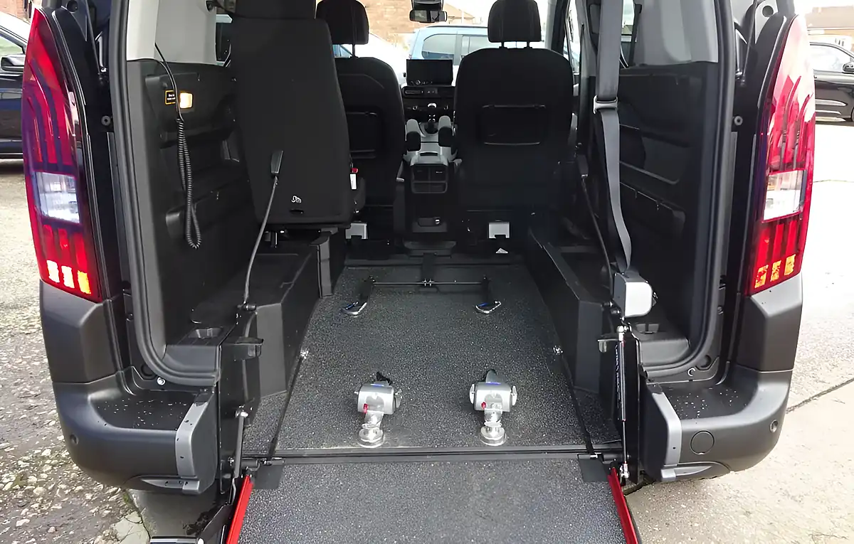 Used 2024 Peugeot Rifter Wheelchair Access Black - Interior and Exterior details 20