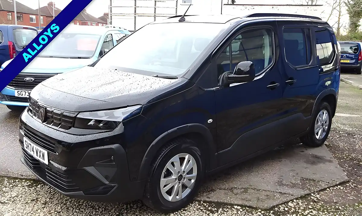 Used 2024 Peugeot Rifter Wheelchair Access Black - Interior and Exterior details 5
