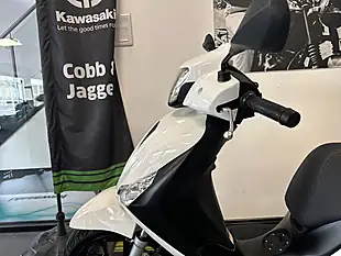 Used 2024 Piaggio Medley 125 S White - Interior and Exterior details 11