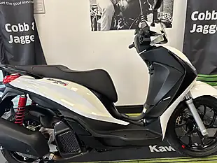 Used 2024 Piaggio Medley 125 S White - Interior and Exterior details 4