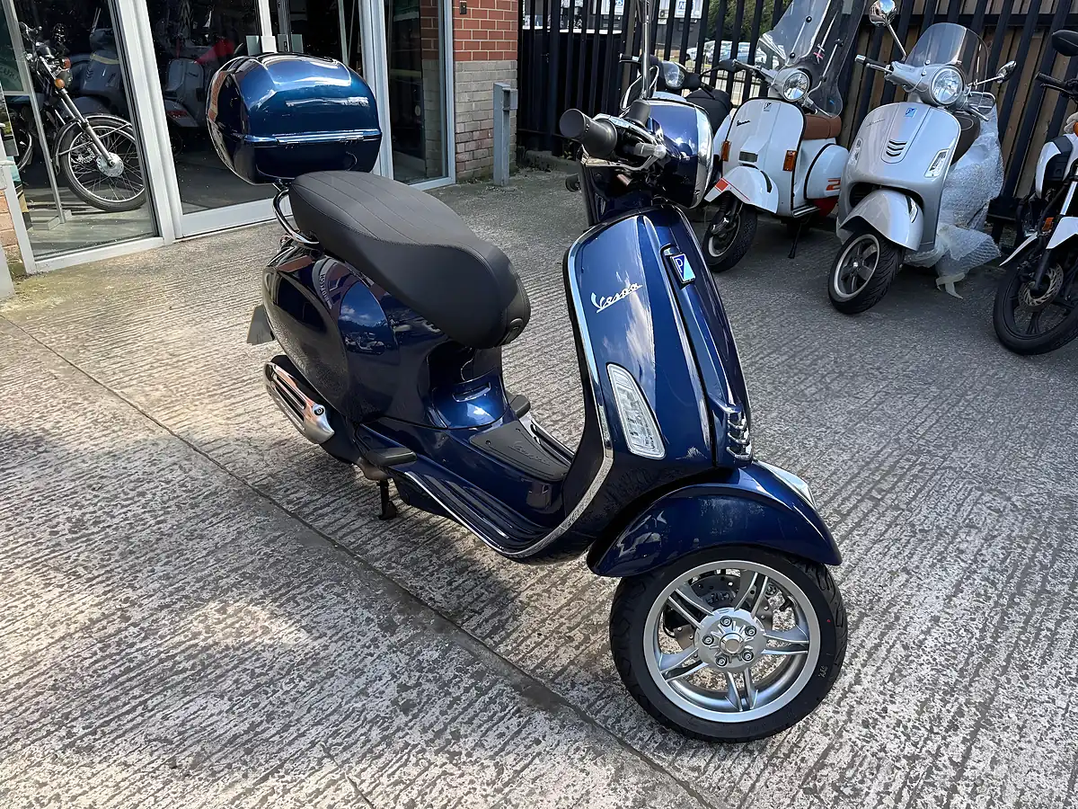 Used 2024 Piaggio Primavera Blue - Front View