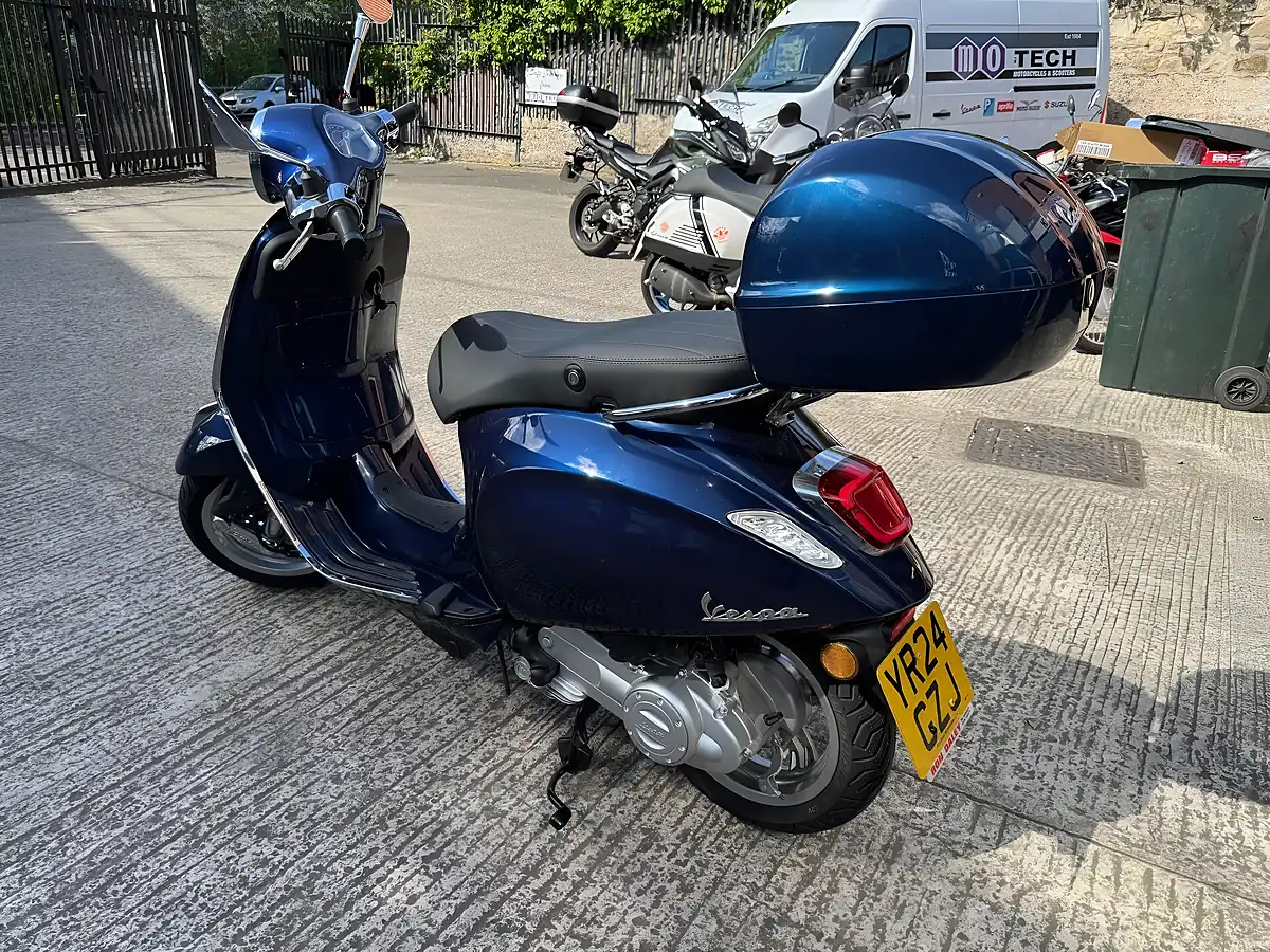 Used 2024 Piaggio Primavera Blue - Interior and Exterior details 4