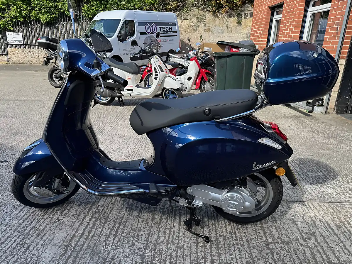 Used 2024 Piaggio Primavera Blue - Interior and Exterior details 5