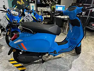 Used 2024 Piaggio Sprint S Blu Eclettico - Interior and Exterior details 2