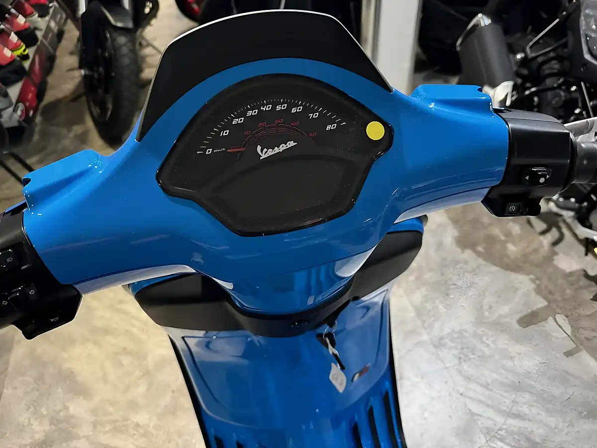 Used 2024 Piaggio Sprint S Blu Eclettico - Interior and Exterior details 9