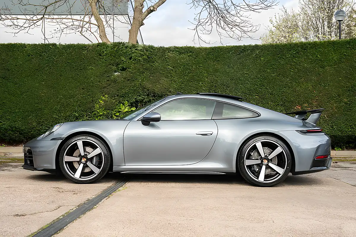 Used 2024 Porsche 911 T Grey - Interior and Exterior details 10