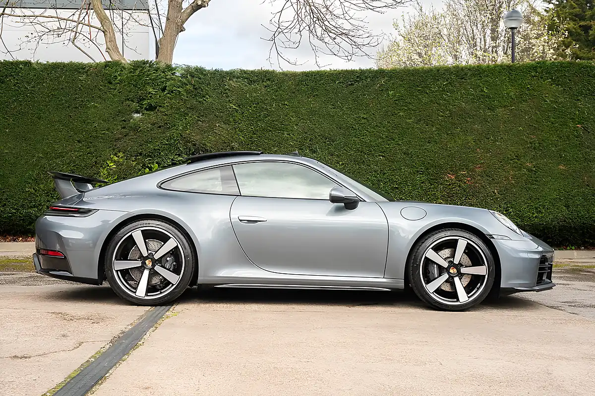 Used 2024 Porsche 911 T Grey - Interior and Exterior details 6