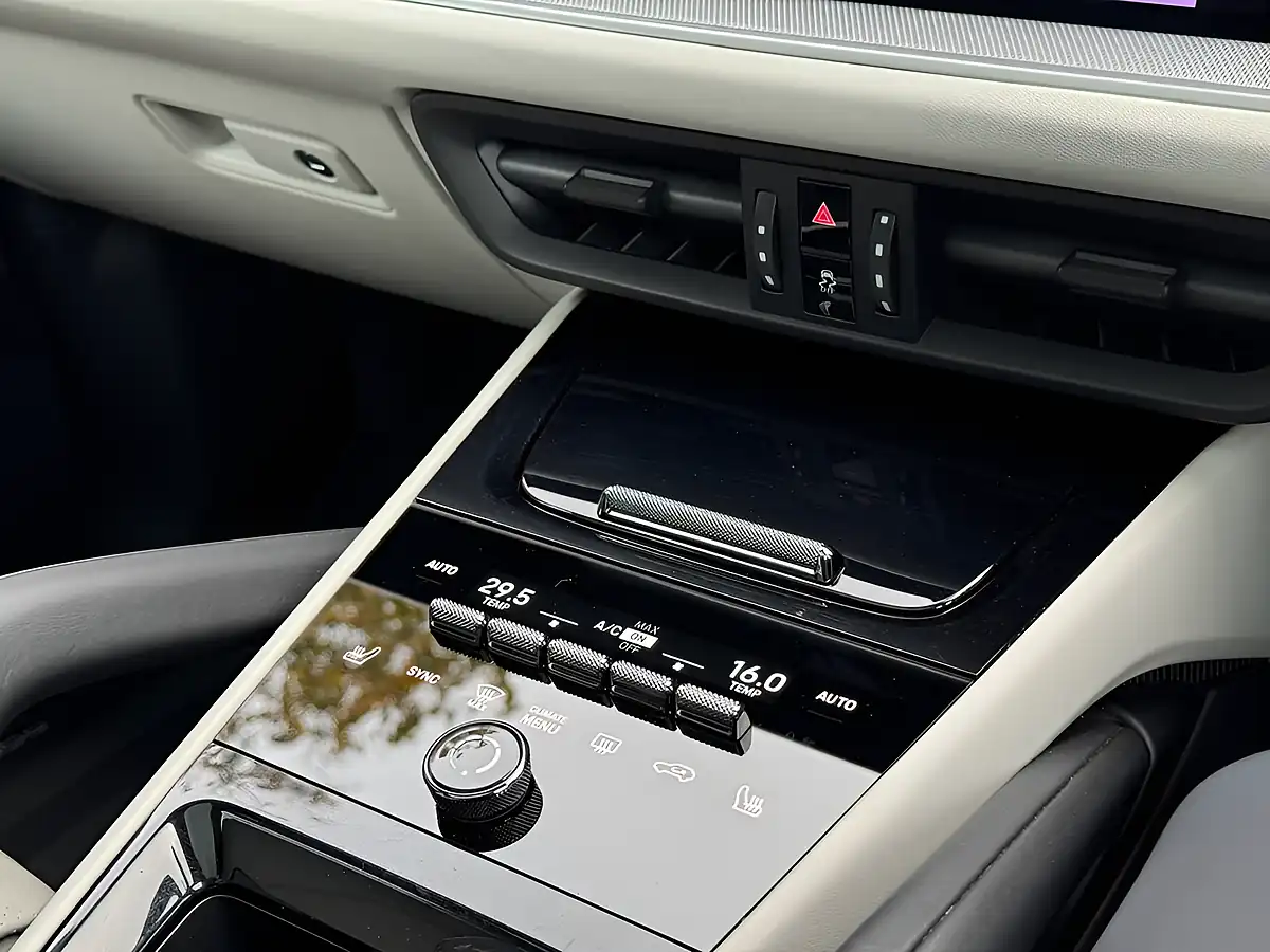 Used 2024 Porsche Cayenne Coupe Grey - Interior and Exterior details 17