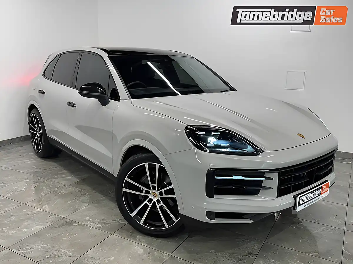 Used 2024 Porsche Cayenne T Grey - Front View