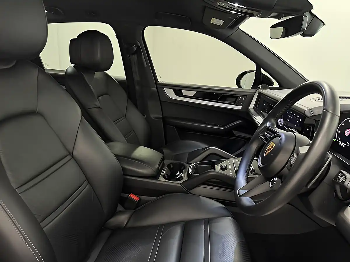 Used 2024 Porsche Cayenne T Grey - Interior and Exterior details 10