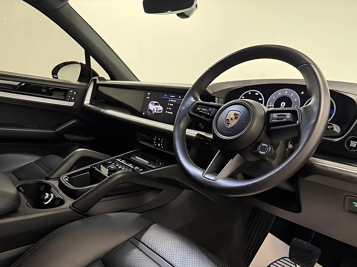 Used 2024 Porsche Cayenne T Grey - Interior and Exterior details 11