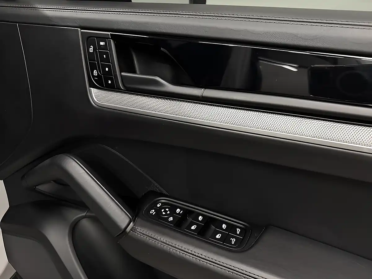 Used 2024 Porsche Cayenne T Grey - Interior and Exterior details 13