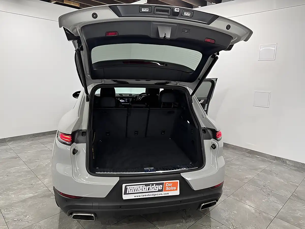 Used 2024 Porsche Cayenne T Grey - Interior and Exterior details 14