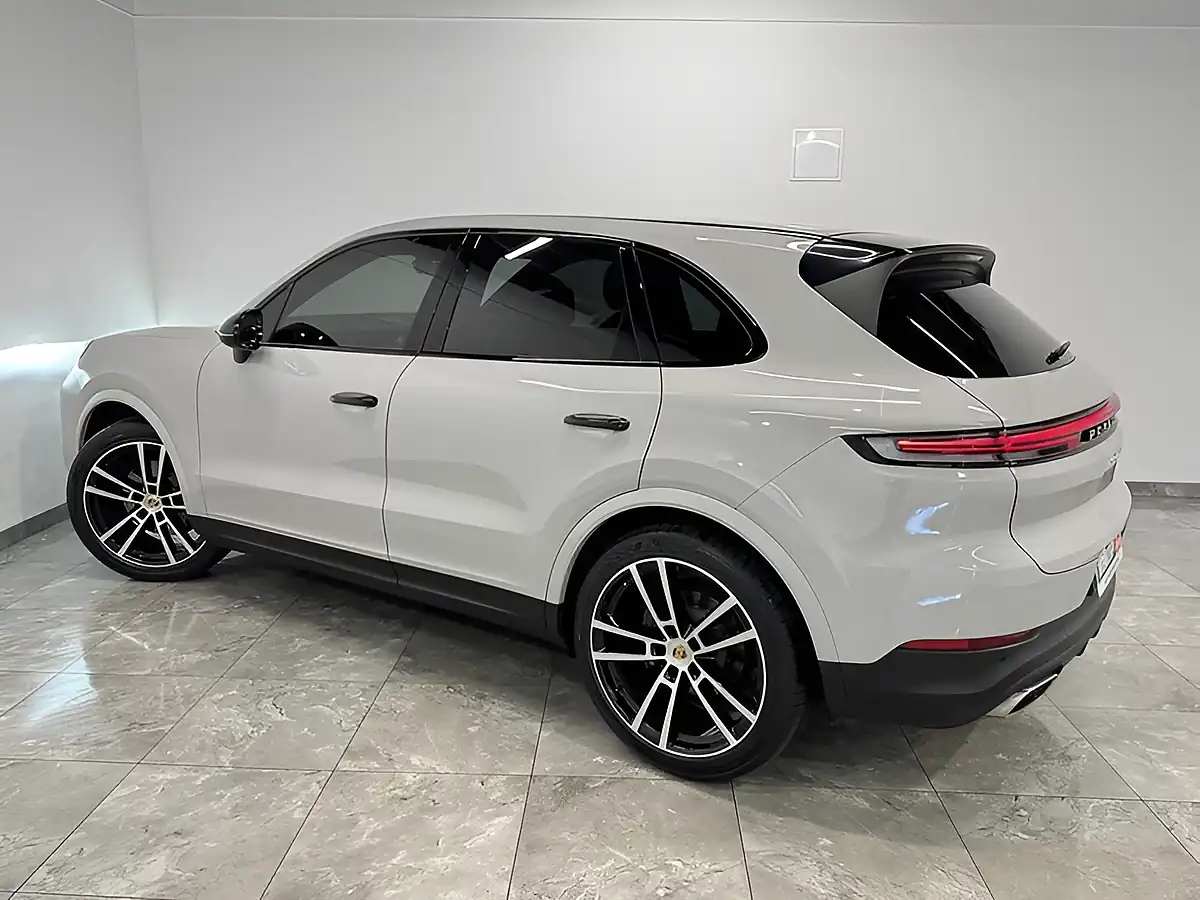 Used 2024 Porsche Cayenne T Grey - Interior and Exterior details 6