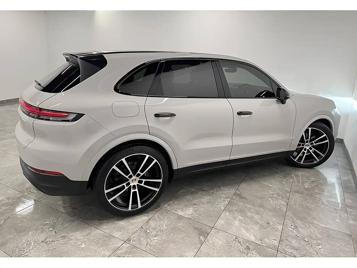 Used 2024 Porsche Cayenne T Grey - Interior and Exterior details 8