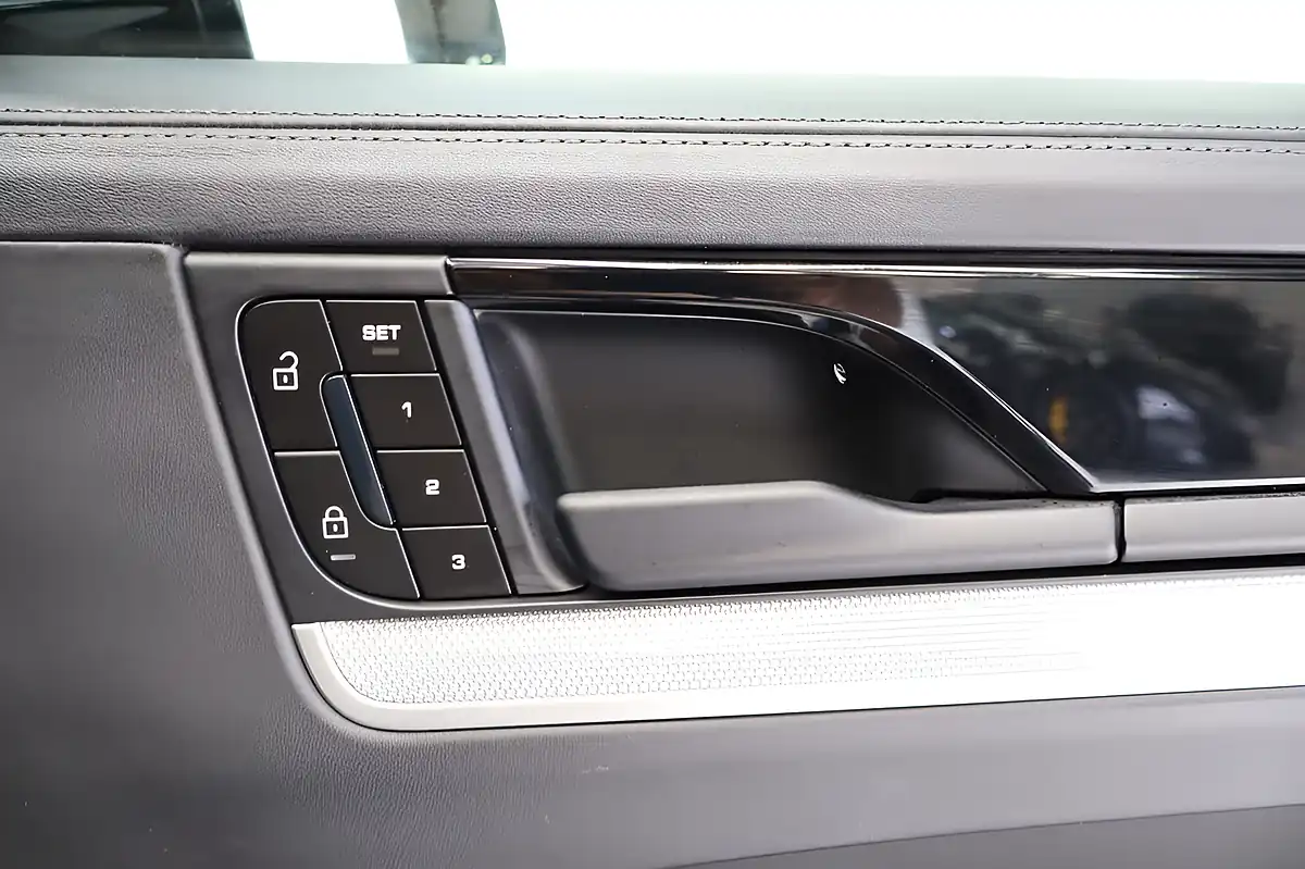 Used 2024 Porsche Cayenne Very High Spec Carrara White - Interior and Exterior details 17
