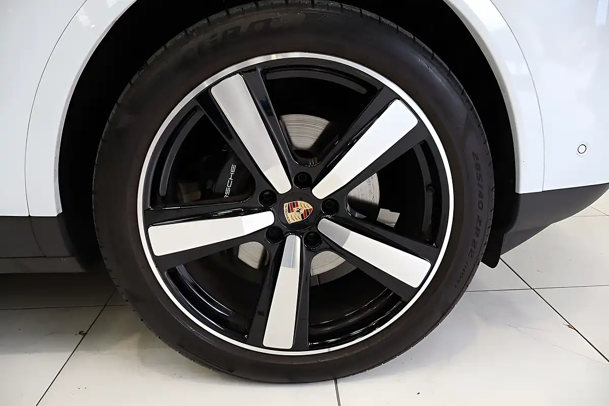 Used 2024 Porsche Cayenne Very High Spec Carrara White - Interior and Exterior details 7