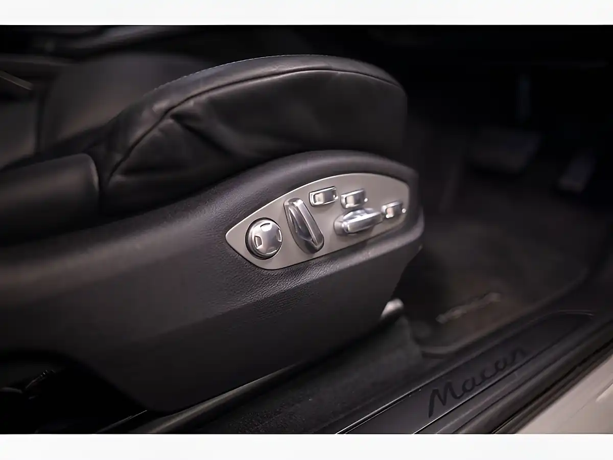 Used 2024 Porsche Macan Crayon - Interior and Exterior details 10