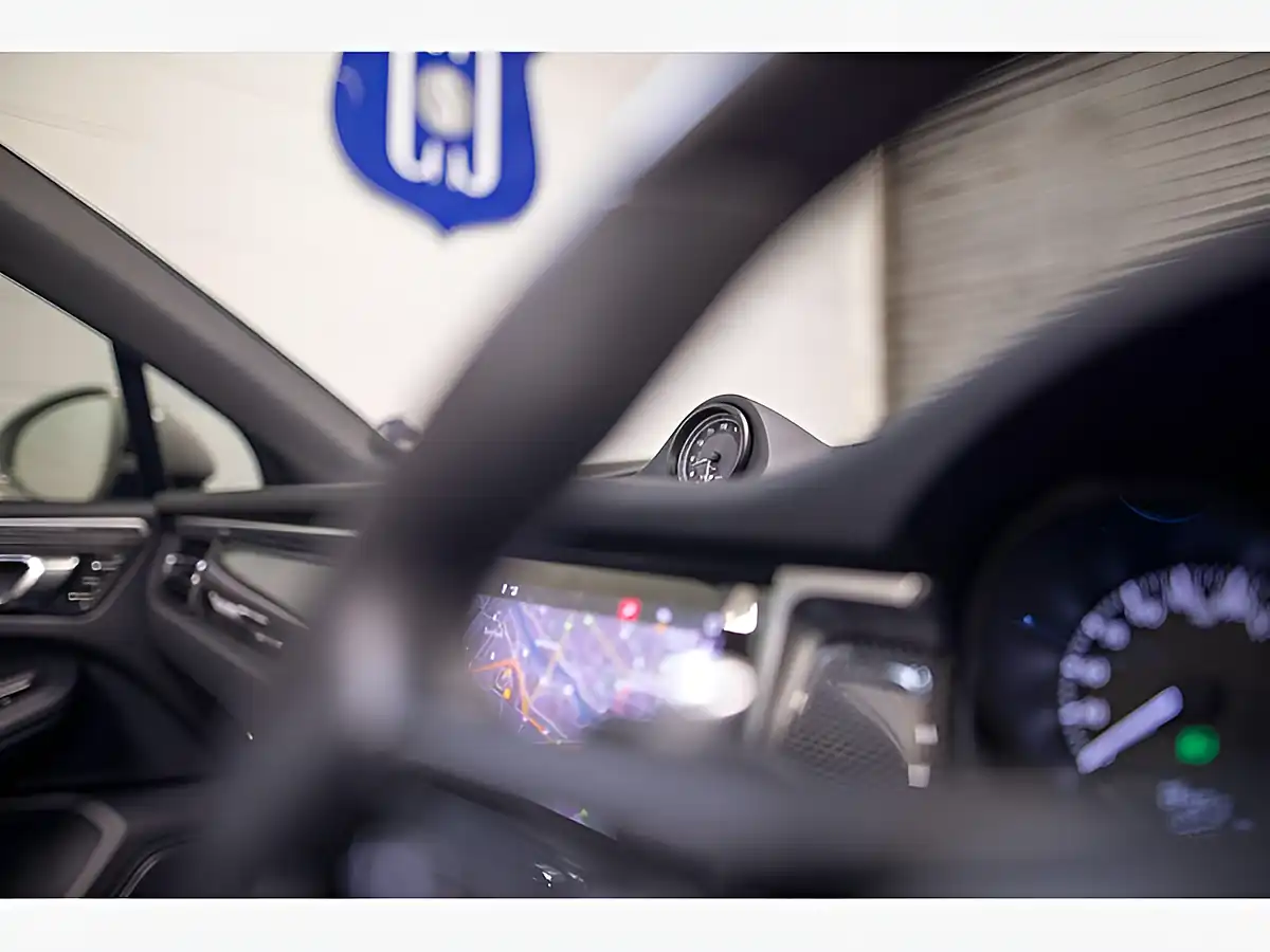 Used 2024 Porsche Macan Crayon - Interior and Exterior details 11