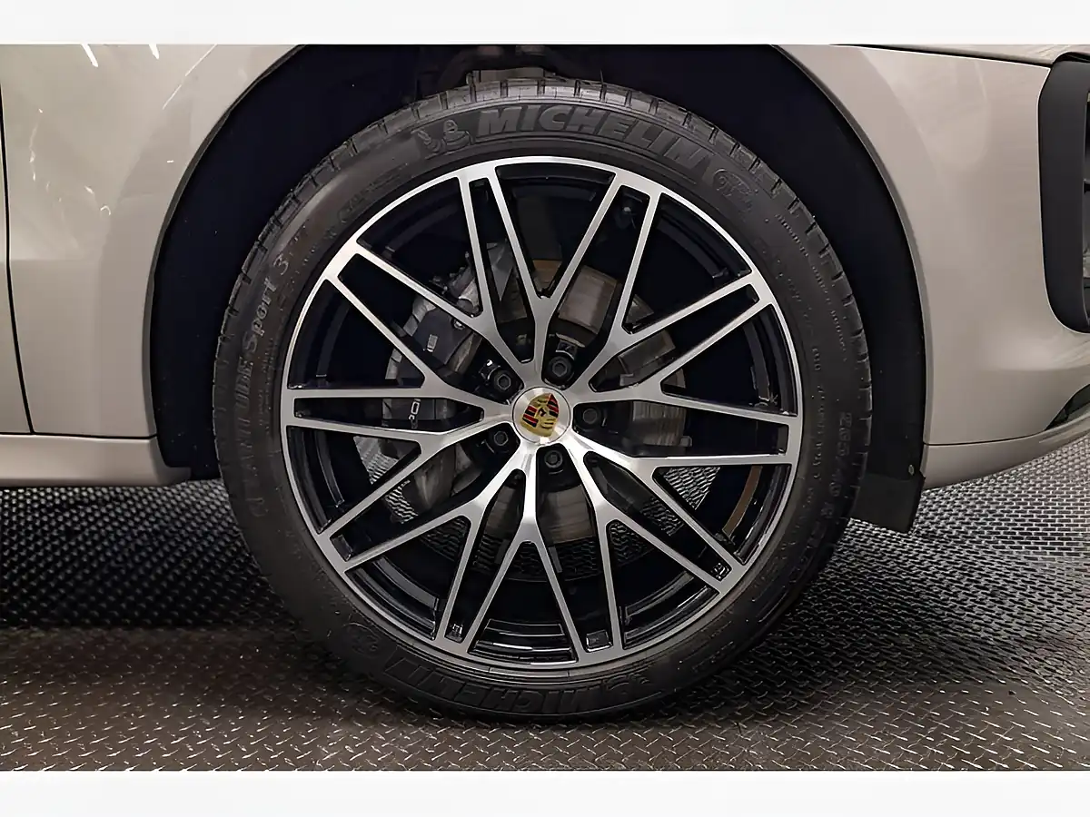 Used 2024 Porsche Macan Crayon - Interior and Exterior details 16