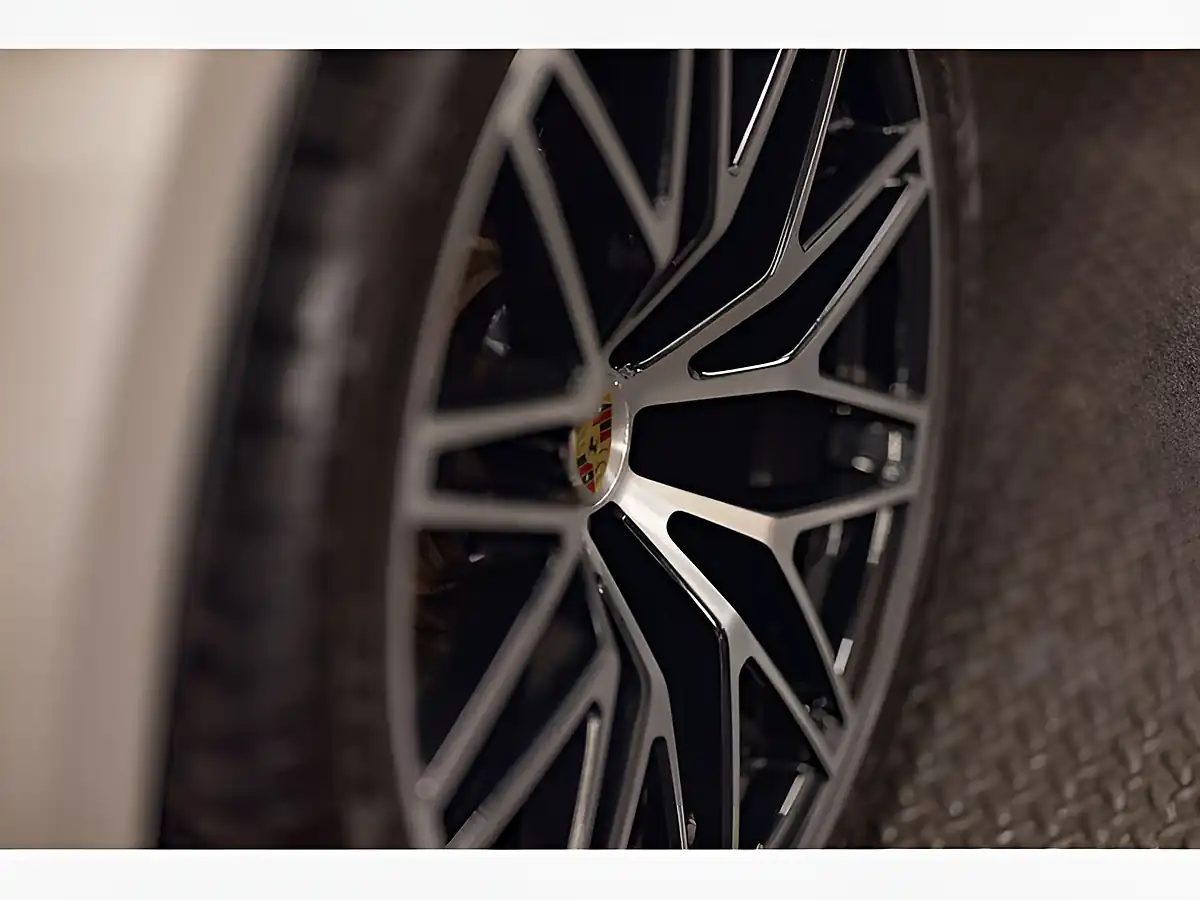 Used 2024 Porsche Macan Crayon - Interior and Exterior details 20