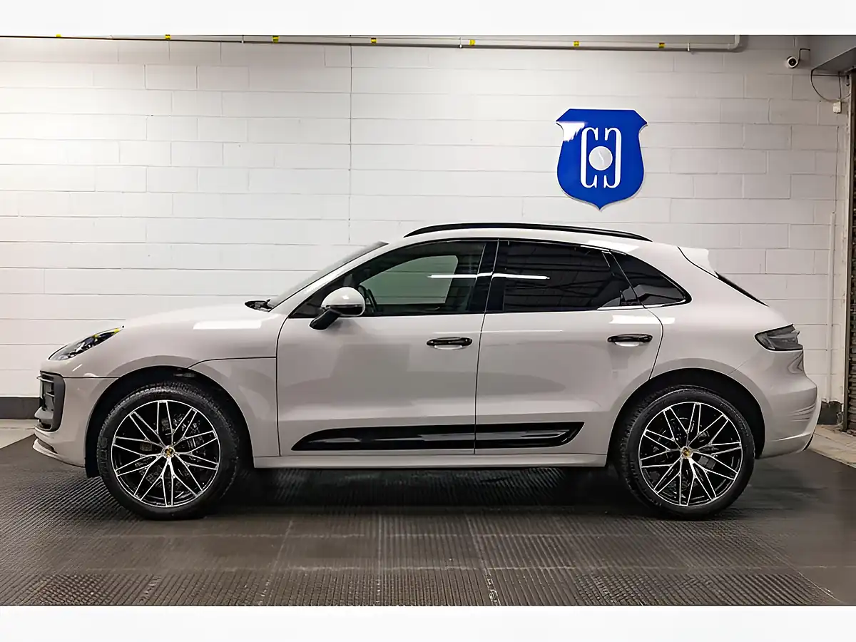 Used 2024 Porsche Macan Crayon - Interior and Exterior details 4