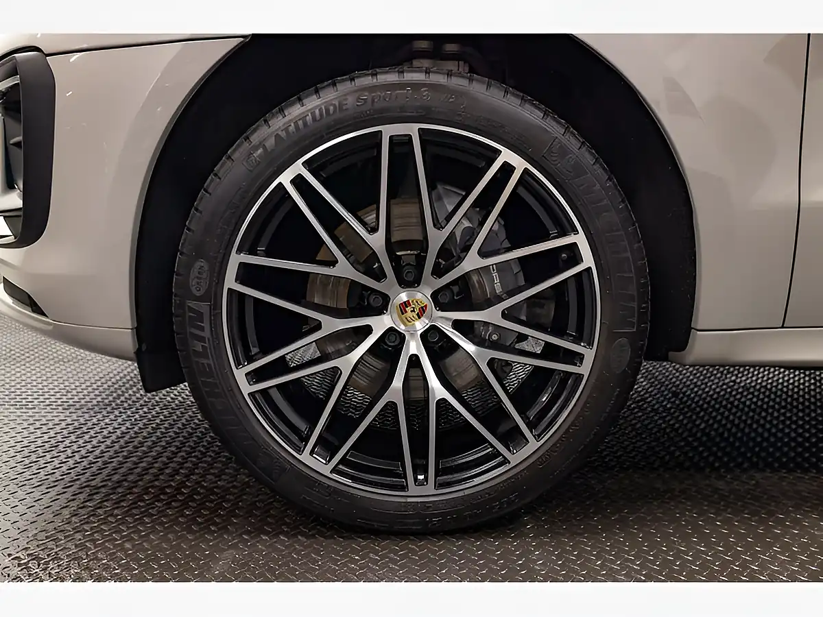 Used 2024 Porsche Macan Crayon - Interior and Exterior details 7