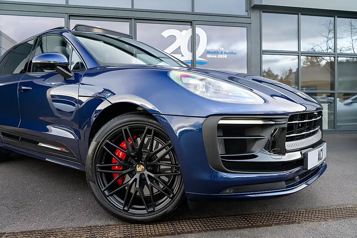 Used 2024 Porsche Macan Gts Gentian Blue Metallic - Interior and Exterior details 12