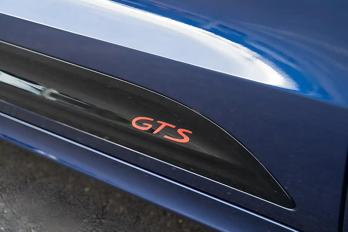 Used 2024 Porsche Macan Gts Gentian Blue Metallic - Interior and Exterior details 13