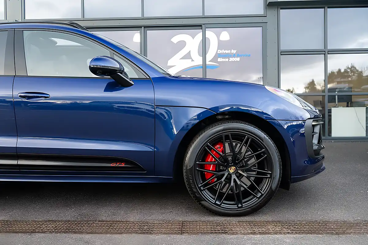 Used 2024 Porsche Macan Gts Gentian Blue Metallic - Interior and Exterior details 17