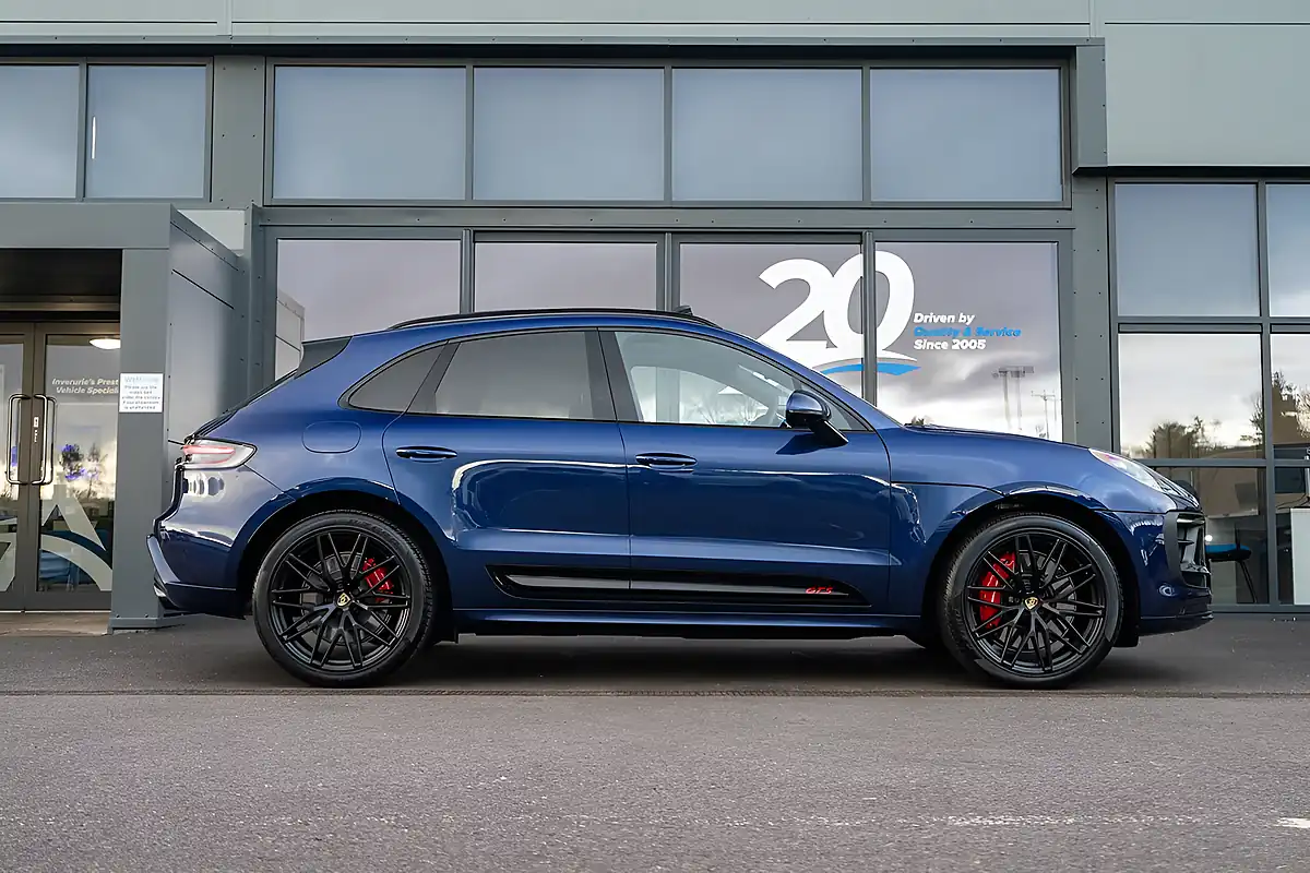 Used 2024 Porsche Macan Gts Gentian Blue Metallic - Interior and Exterior details 3