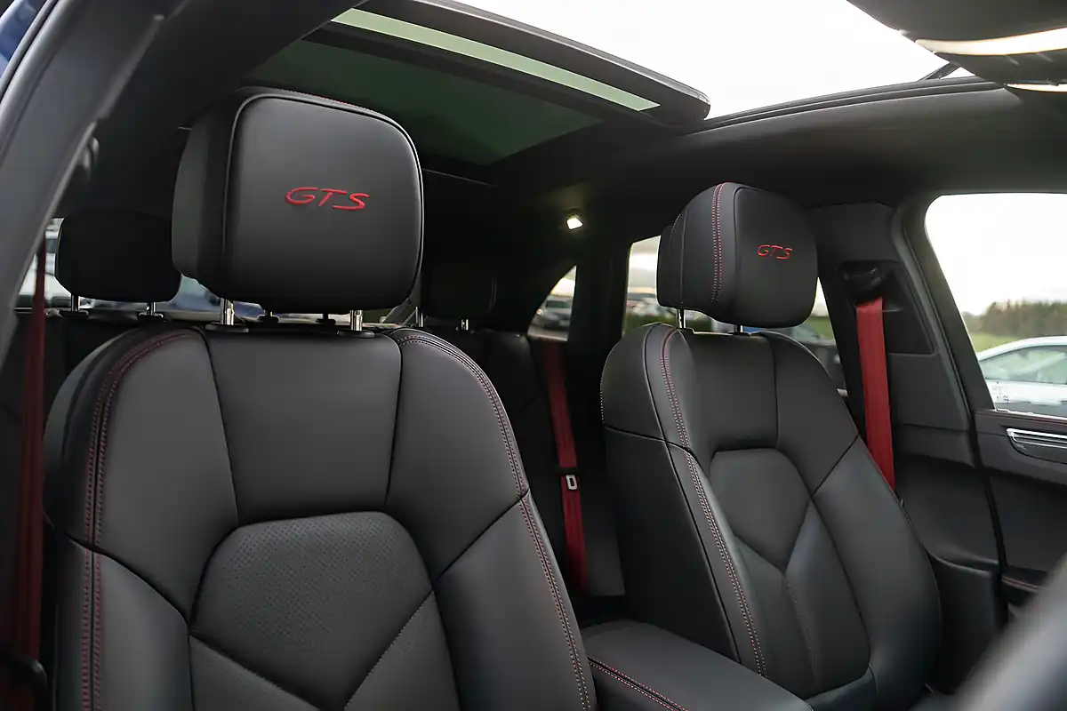 Used 2024 Porsche Macan Gts Gentian Blue Metallic - Interior and Exterior details 4