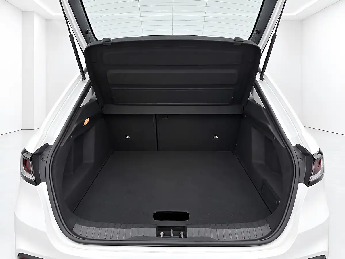 Used 2024 Renault Arkana Evolution White - Interior and Exterior details 13