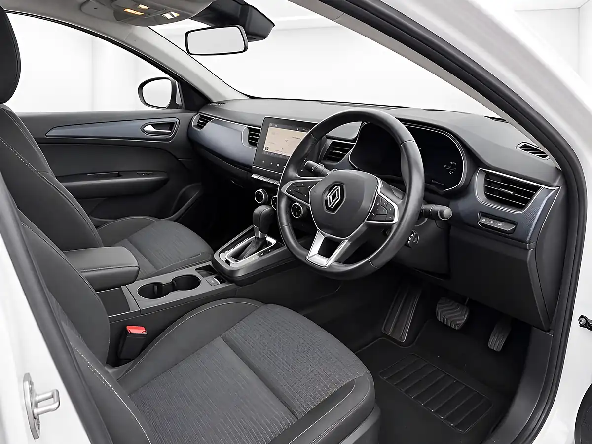 Used 2024 Renault Arkana Evolution White - Interior and Exterior details 7