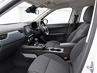 Used 2024 Renault Arkana Evolution White - Interior and Exterior details 9