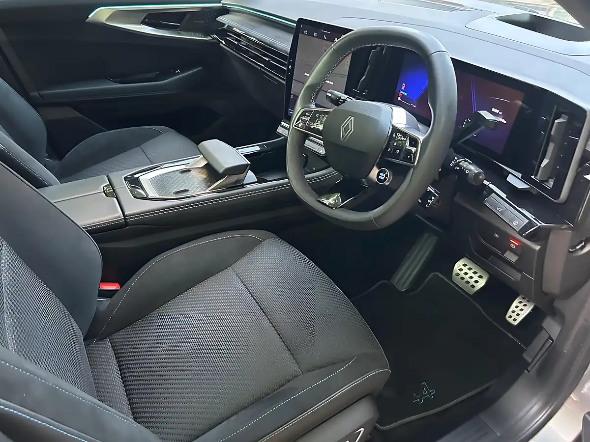 Used 2024 Renault Austral Iconic Esprit Alpine Grey - Interior and Exterior details 13