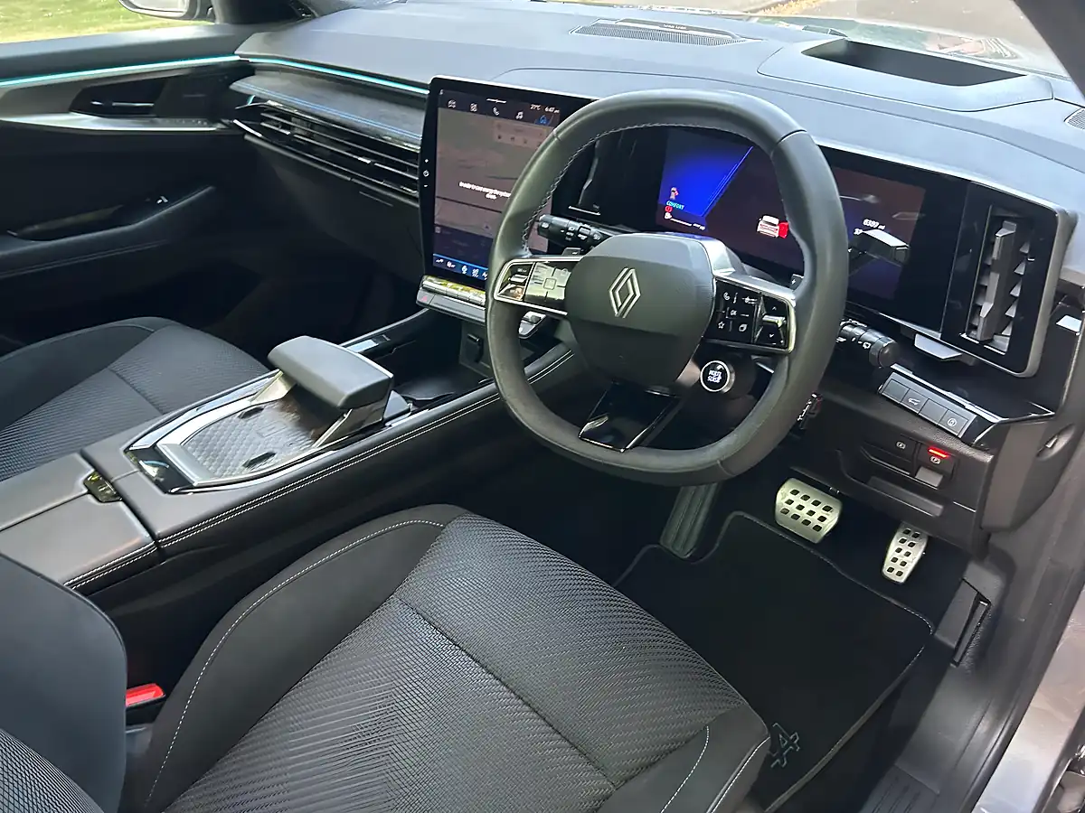 Used 2024 Renault Austral Iconic Esprit Alpine Grey - Interior and Exterior details 20