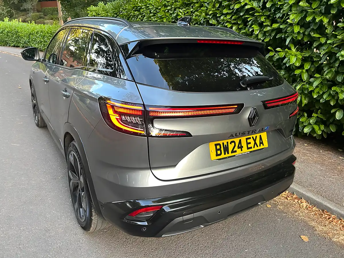 Used 2024 Renault Austral Iconic Esprit Alpine Grey - Interior and Exterior details 4